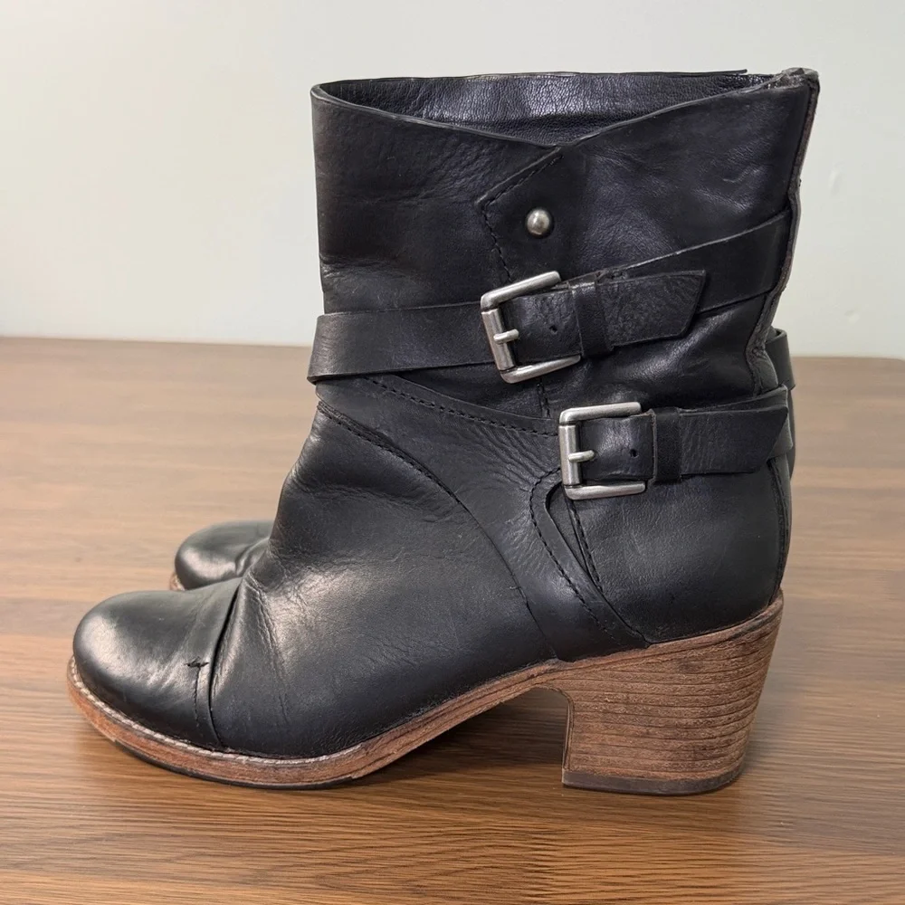 Belle by Sigerson Morrison Strappy Buckle Leather Biker‎ Moto Boots Sz 6B